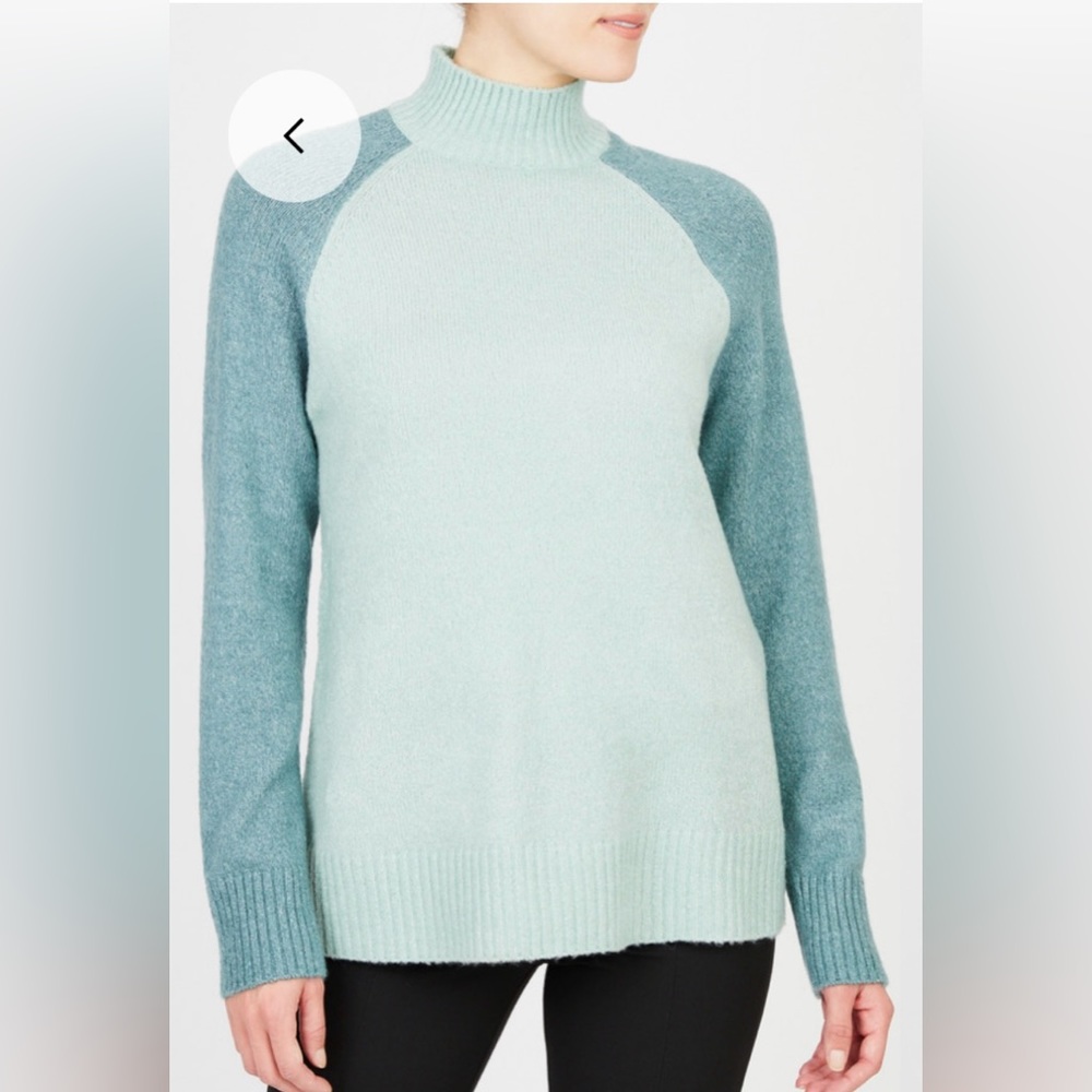 August 1 Eight | Raglan Sweater | XS | Blue